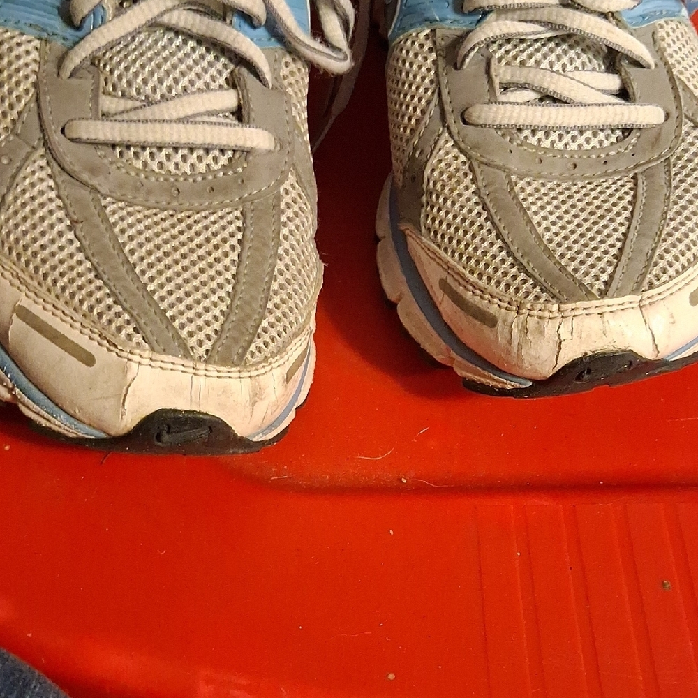 Nike Kids Sneakers in Light Blue and Gray Mesh - Picture 4 of 12
